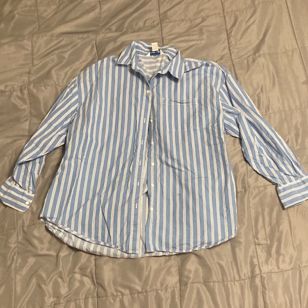 Old Navy “The Boyfriend Shirt” - XS